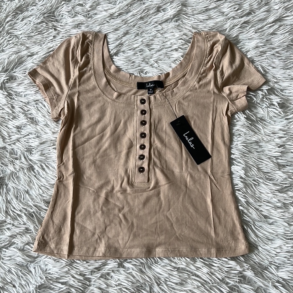 Lulus Women’s Ribbed short sleeve henley top in beige size Medium